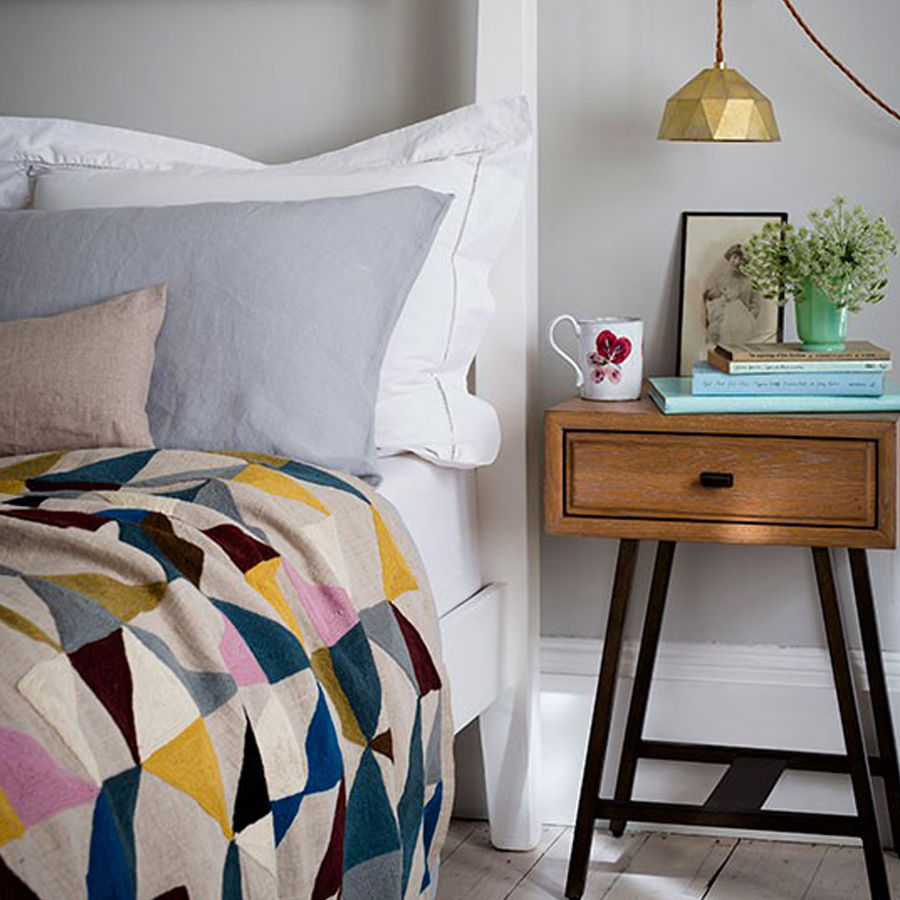 pendente dourado lateral cama
