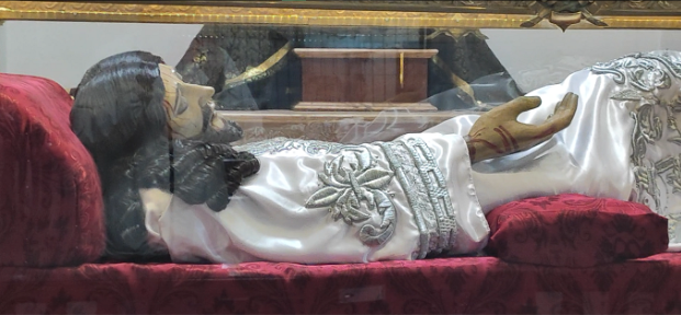 Jesús Sepultado de Santa Catalina con nueva indumentaria y cabellera por sus Bodas de Plata. Fotografía: José Chinchilla.