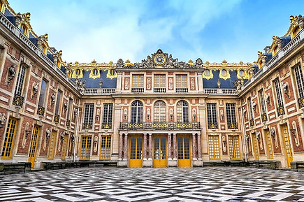 versailles-palace-courtyard-SECRET1216-911d9538288141a686474b1ce08a2e1a.jpeg