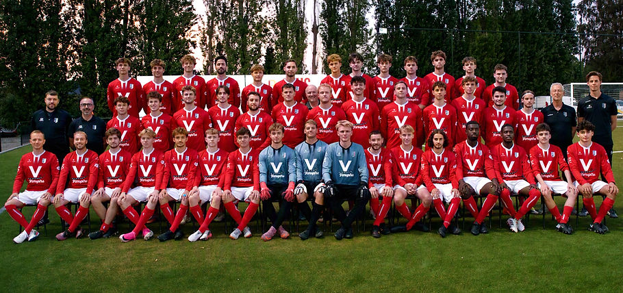 Ploegfoto 2 seniors 26 27_edited.jpg