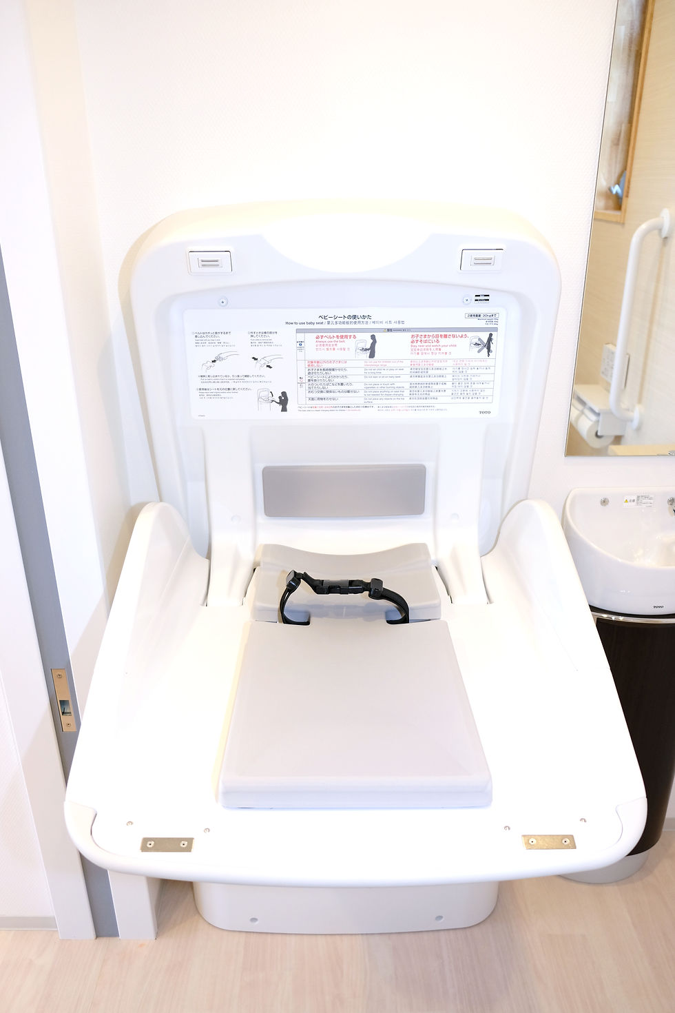 トイレ内ベビーベッド