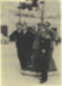 1952 - Comisión para las fiestas en honor de Santa Fara. De izquierda a derecha: Leonardo Pandolfo, Cesare Manzella, Luigi y Masi Impastato, Sarino y Gaetano Badalamenti. Centro Siciliano di Documentazione Giuseppe Impastato.