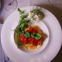 Al-che-cciano is an Italian-Local fusion type of restaurant owned by Chef Okuda Masayuki, one of the 1000 best chefs in the world, according to Terra Madre in 2006. Chef Okuda Masayuki also values the diversity of options for everyone. He can cater to vegetarians and vegans on reservations. In 2016, Chef Okuda ranked 3rd at The Vegetarian Chance's contest.
The food at Al-che-cciano aims to blend Italian recipes with the strong taste of local vegetables. 