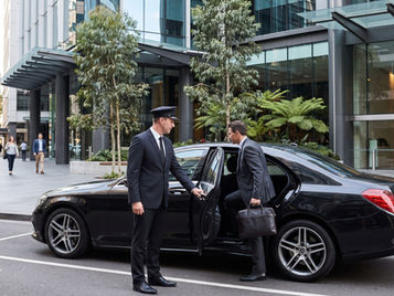 How Chauffeur Services Keep Your Business Schedule on Track