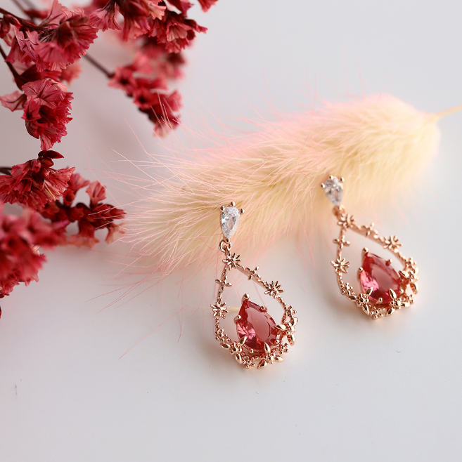 Thumbnail: Tear Drop Hallow Out Earring - MOOII