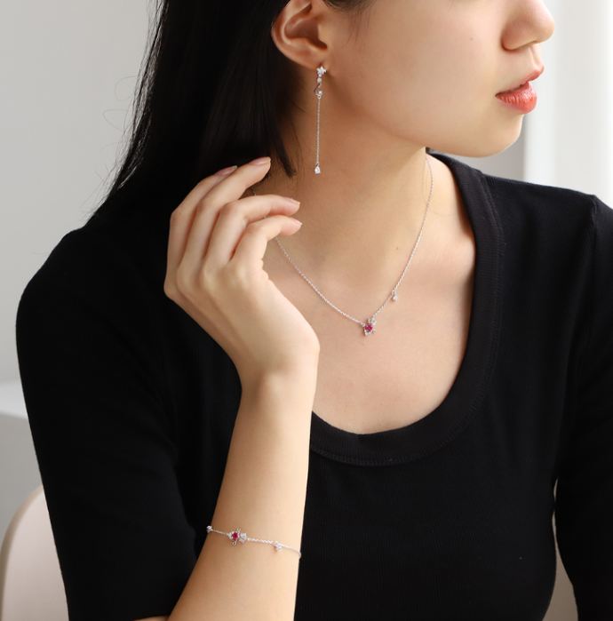 Thumbnail: Crescent Moon Asymmetric Earring - MOOII