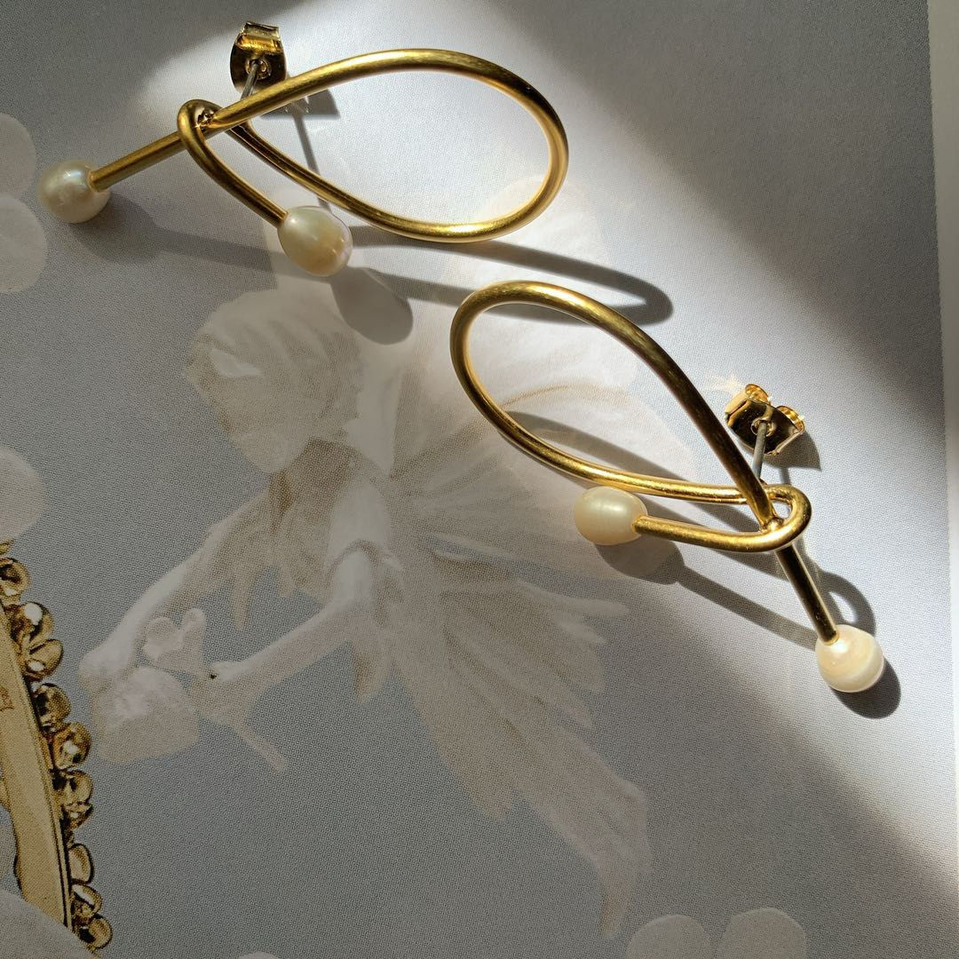 Golden Knot and Pearls Earrings