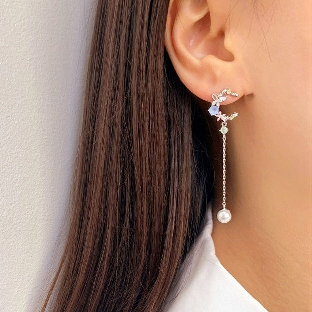 Thumbnail: Floral Crescent Asymmetric Drop Earring - MOOII