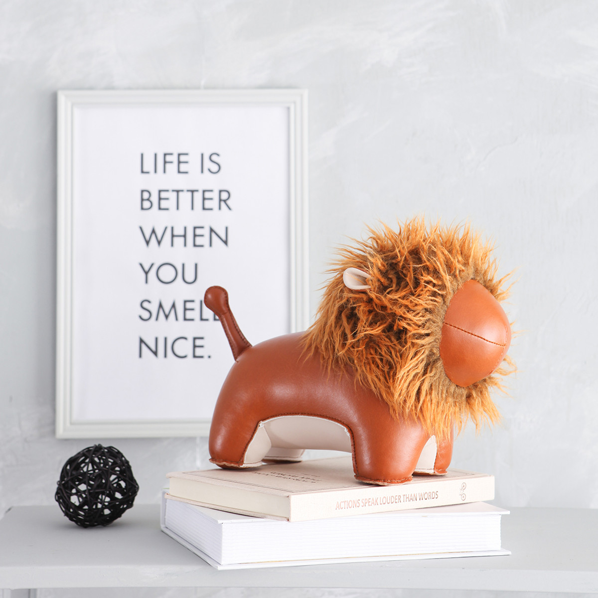 Lion bookend 2