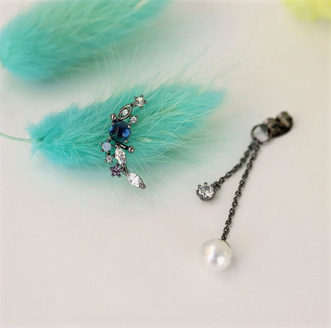 Thumbnail: Climbers with Pearl Drop Earrings