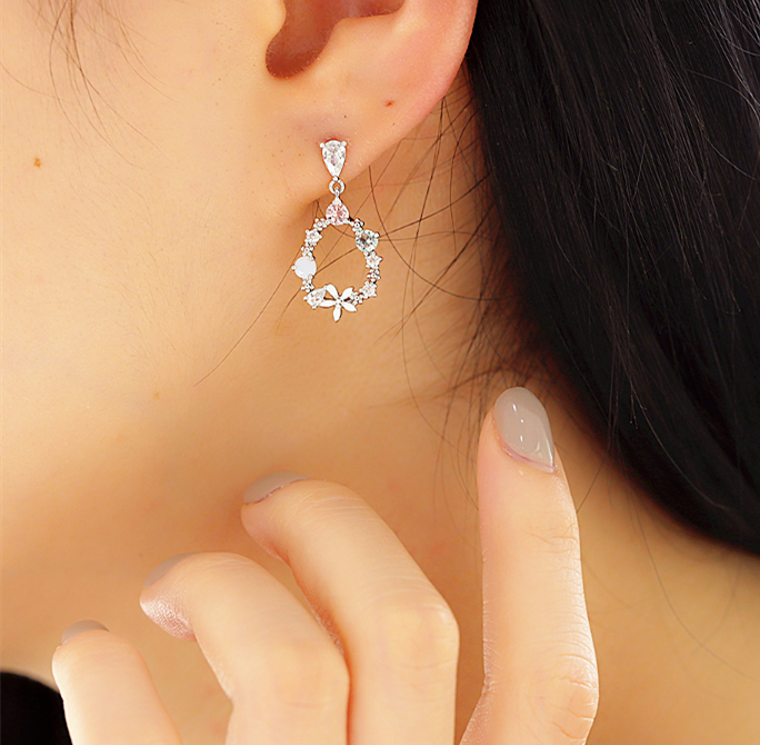 Thumbnail: Summer Breeze Flower Earring - MOOII