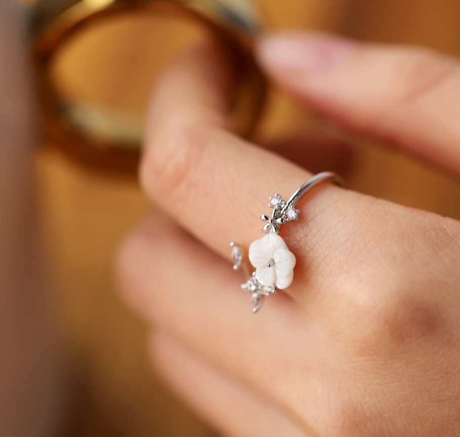 Thumbnail: Creamy Sakura and Butterfly Ring - MOOII
