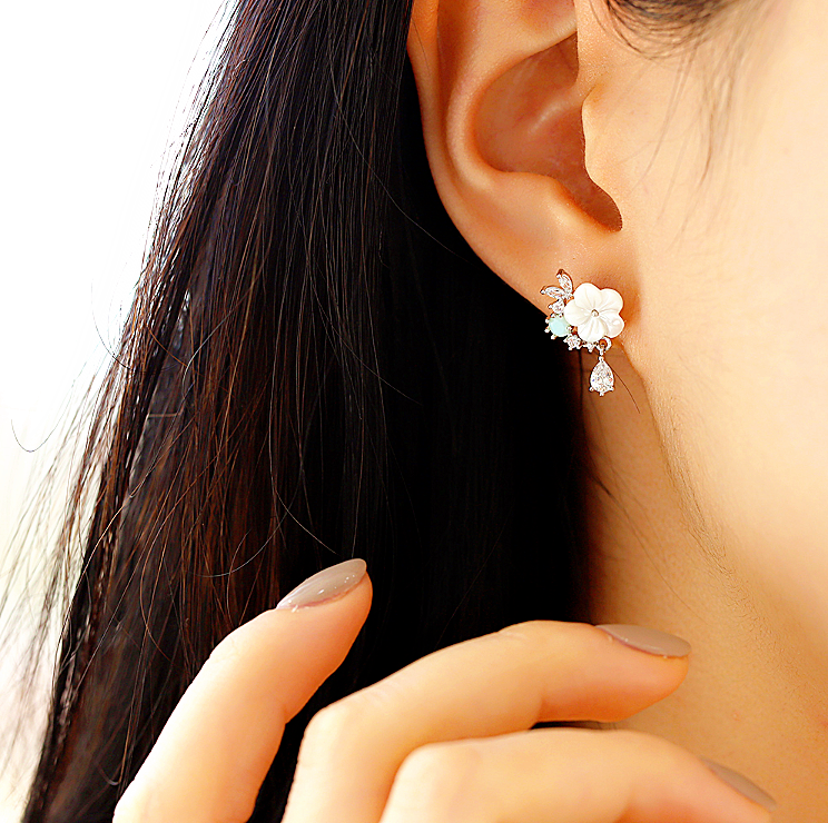 Thumbnail: Sakura Earring with Asymmetric Crystal Drop - MOOII