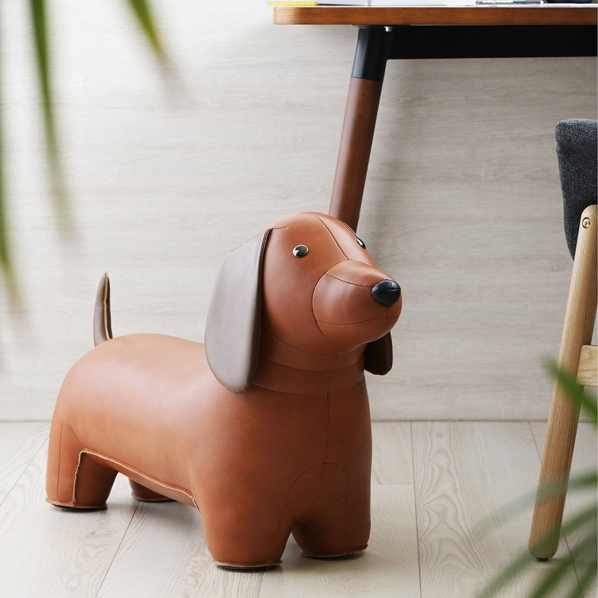 Zuny Dachshund Giant Classic Stool Tan