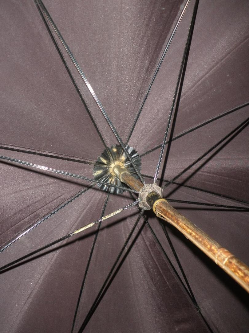 Thumbnail: Antique Umbrella 9ct Gold Collar London 1920 Detailed Hand Carved Monkey Top