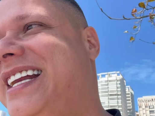 Venha conhecer a historia do banquinho da saudade na praia dos Astúrias