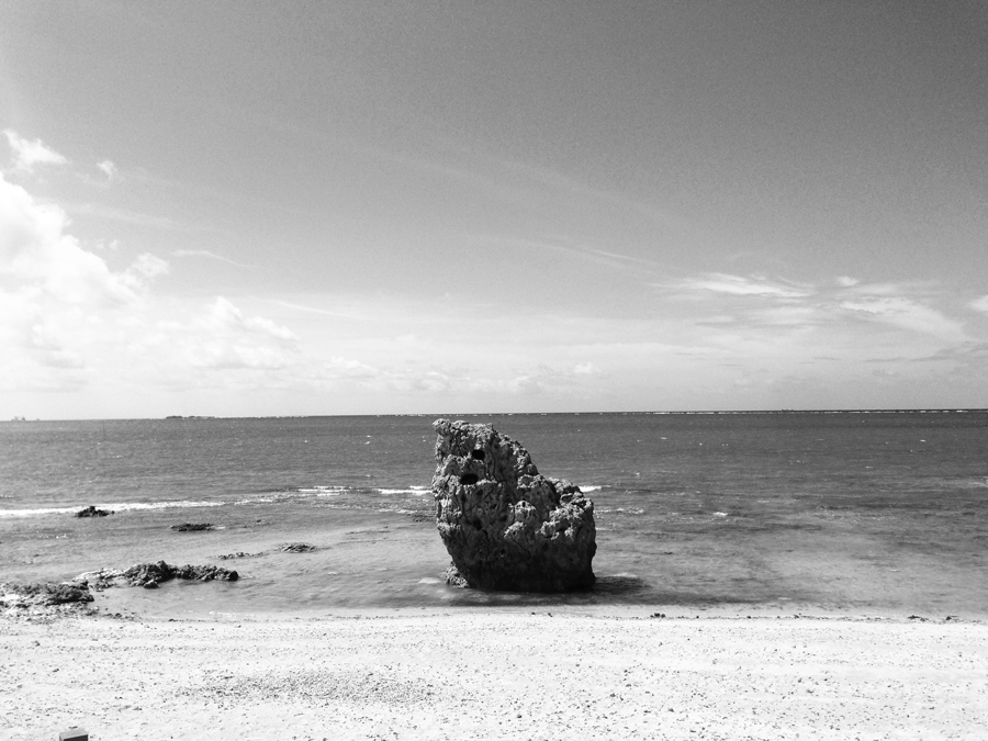 瀬長島　子宝岩