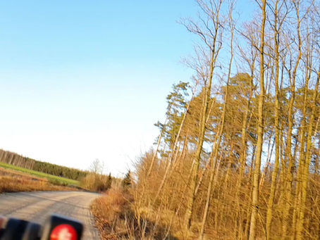 Monsterebikes i ognisko.