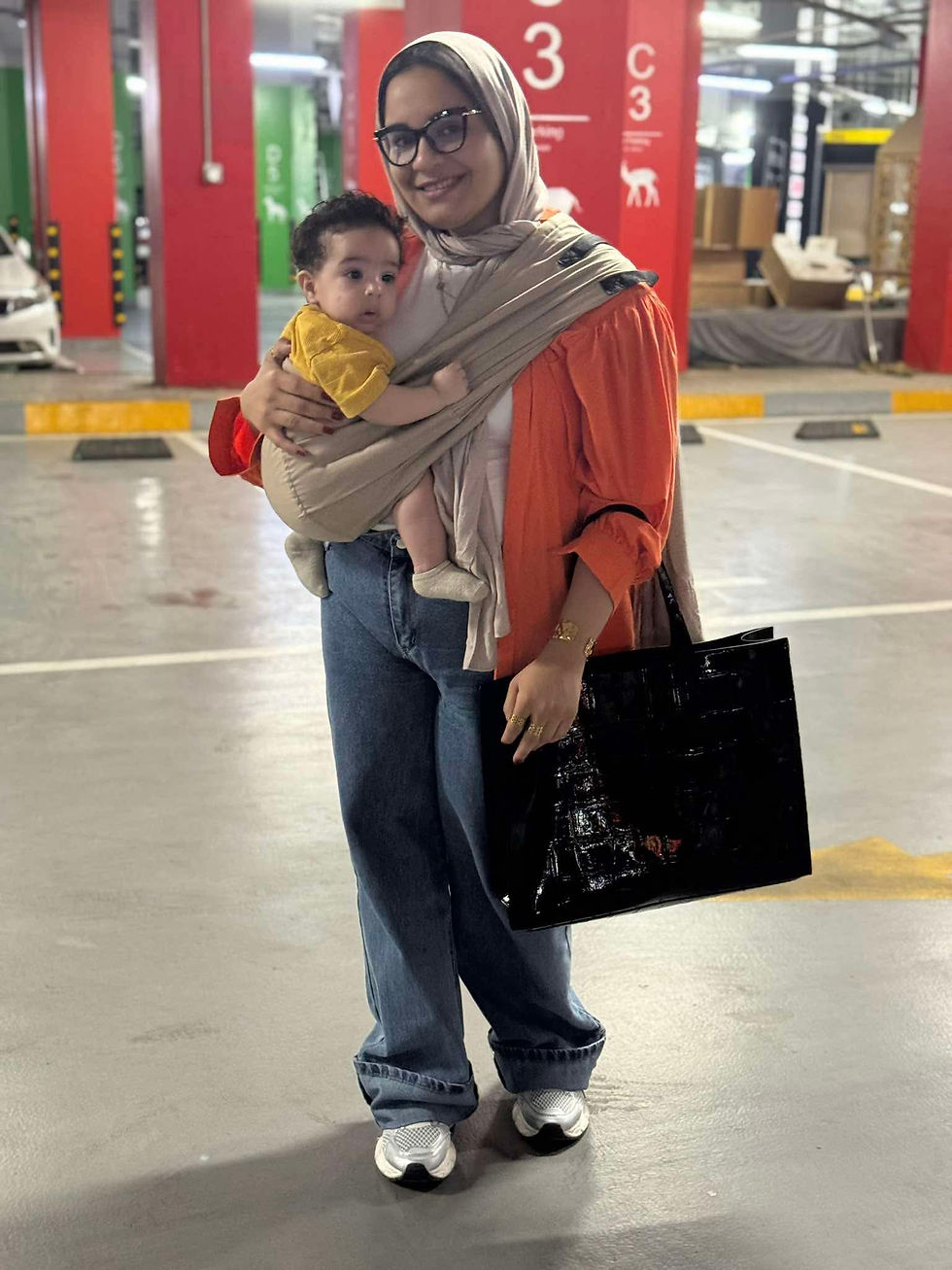 Thumbnail: Elite Pouchy Baby Sling 