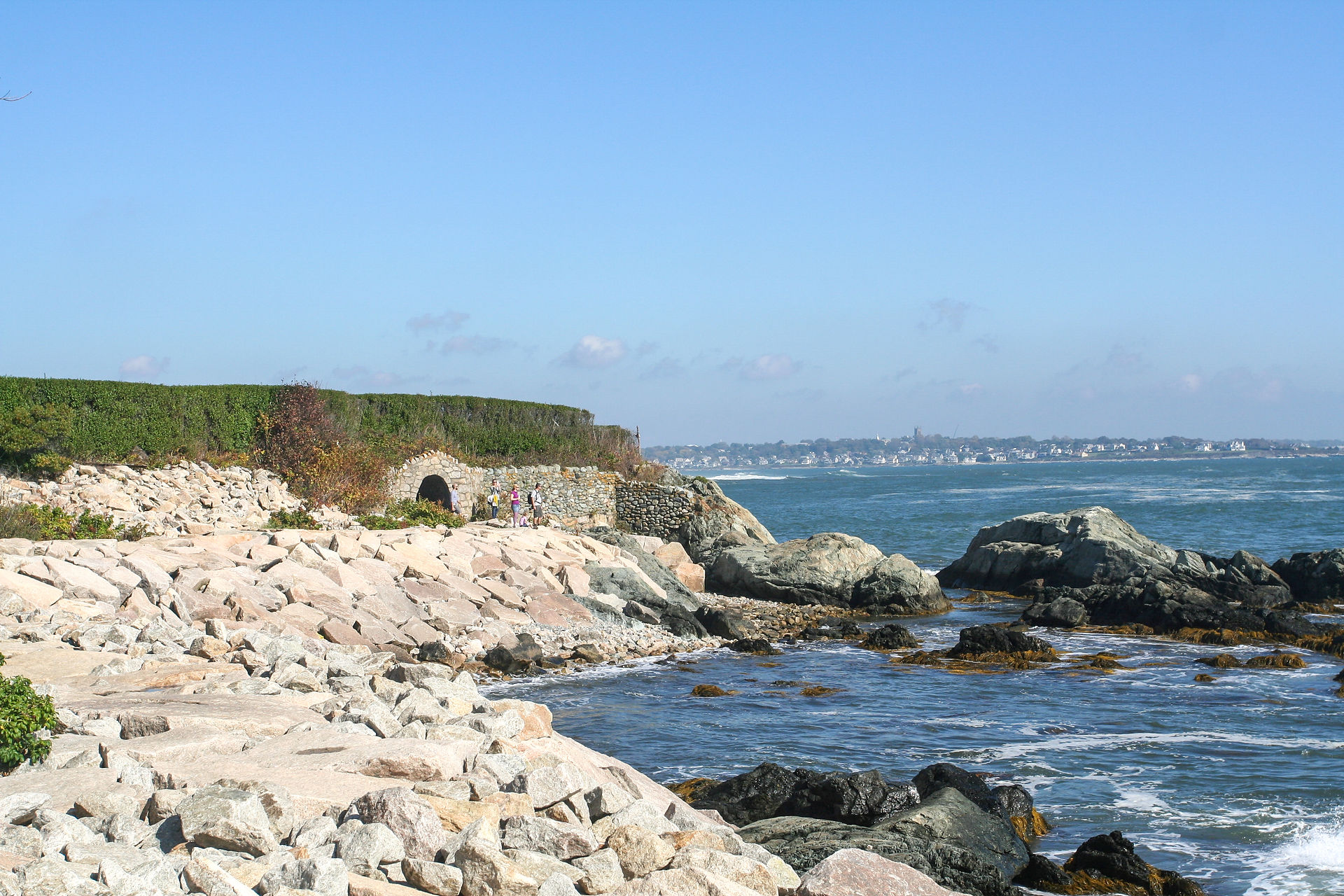 cliff_walk_rocks_credit_Discover_Newport_b3259efb-75c6-45db-b362-7338add0b8f2