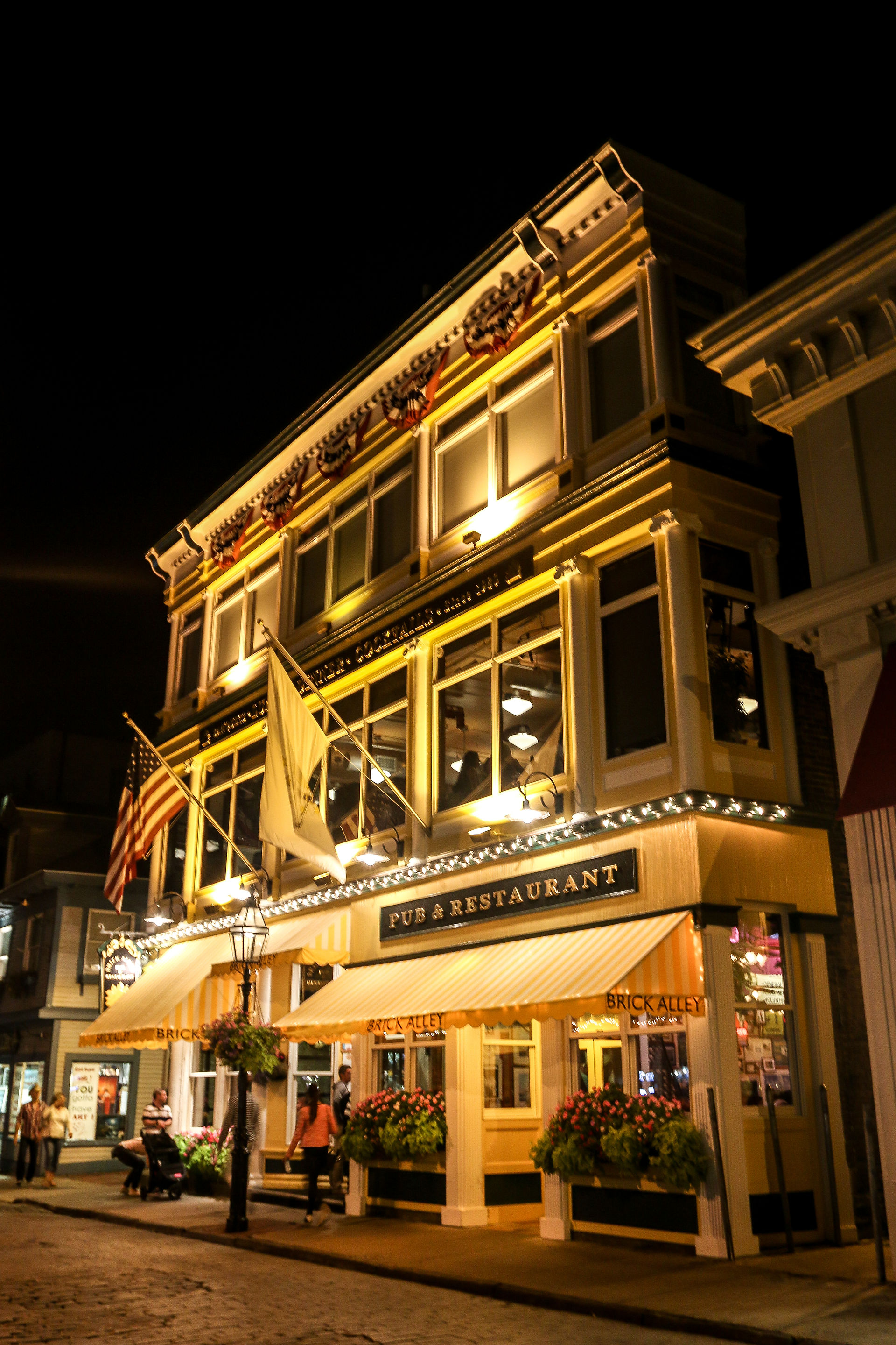 brick_alley_pub_evening_credit_Discover_Newport_55e48334-8ca7-49df-9c23-e5badc05b3c9