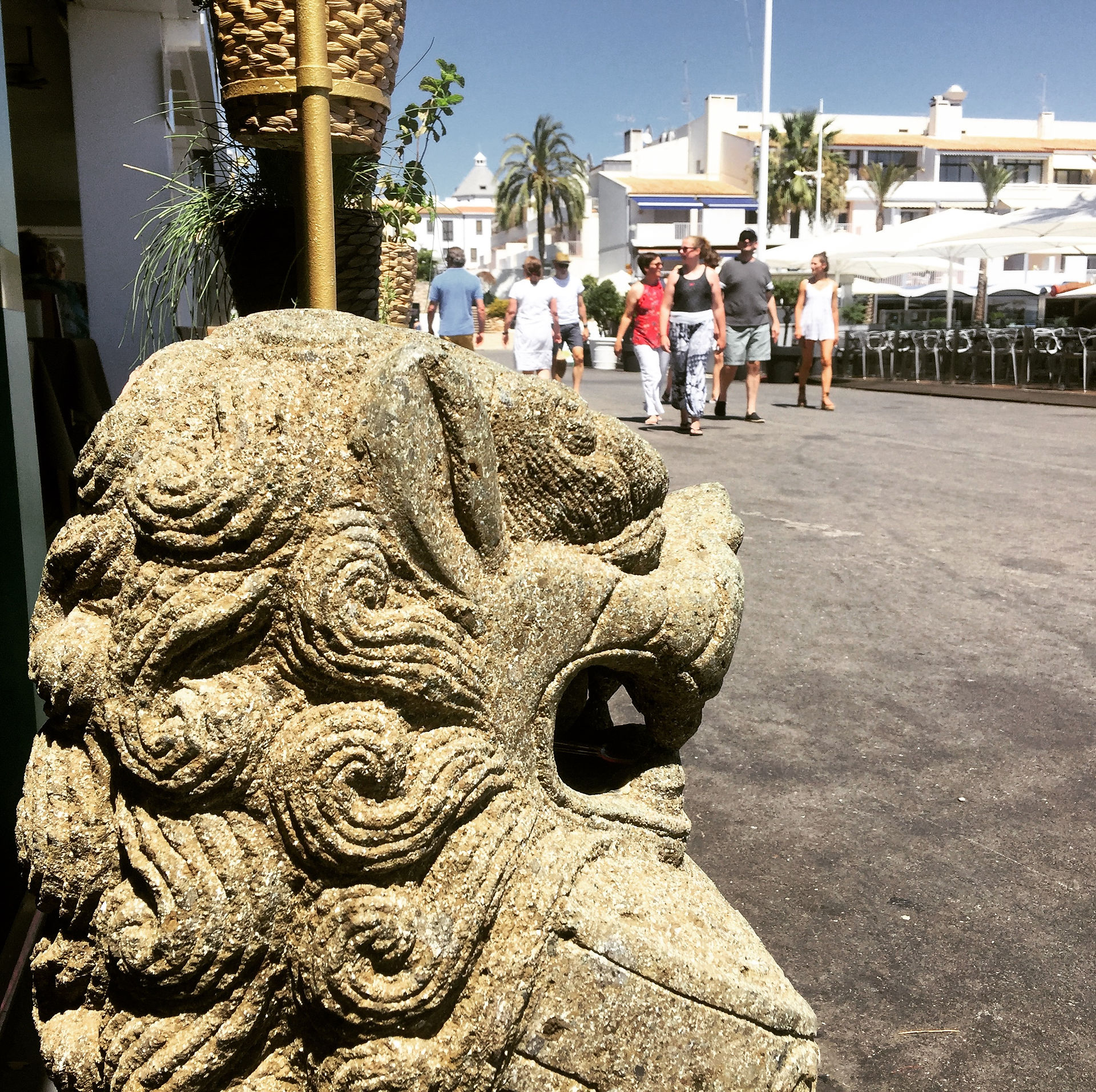 À entrada do Thai Marina