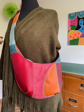XL-Umhängetasche aus Leder mit Innentaschen | Fourre-tout-XL en bandouillère en cuir avec poches intérieures