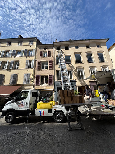 Le monde meuble à Nancy, 54 Altimont élévation permet de faire des déménagements dans le centre-ville, en un temps record