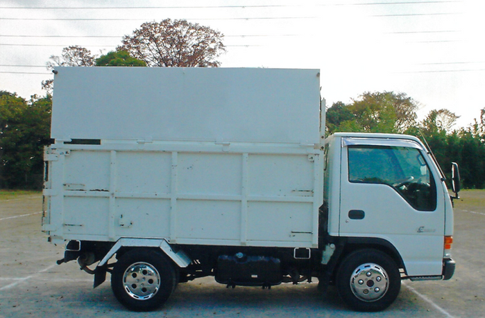 資源ゴミ回収車