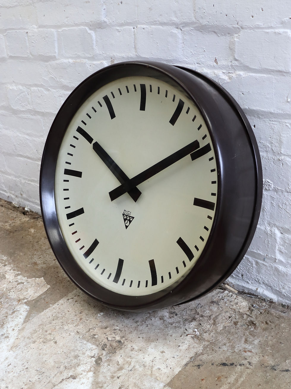 Thumbnail: Large Industrial Pragotron Clock