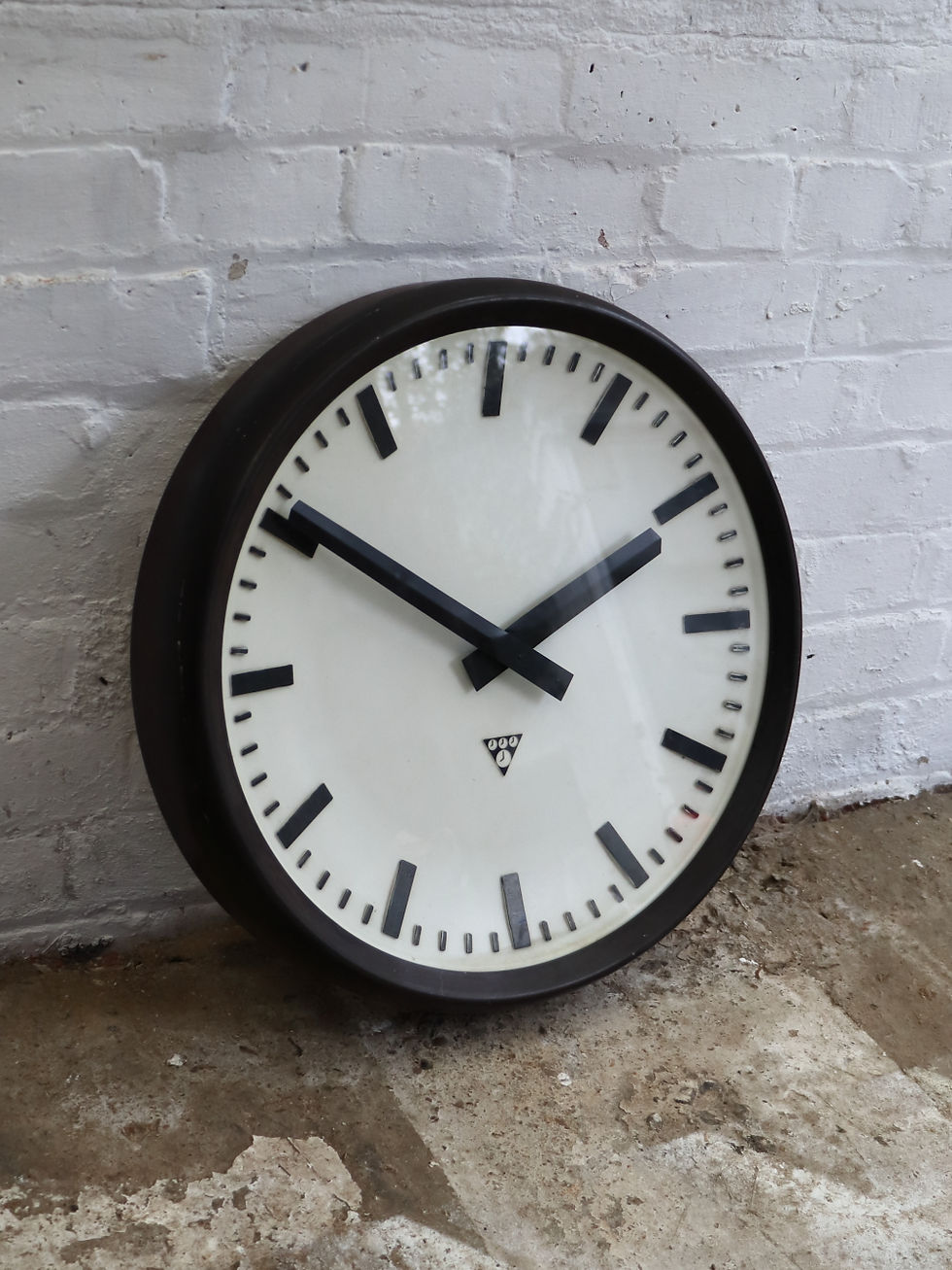 Thumbnail: Large Industrial Pragotron Clock
