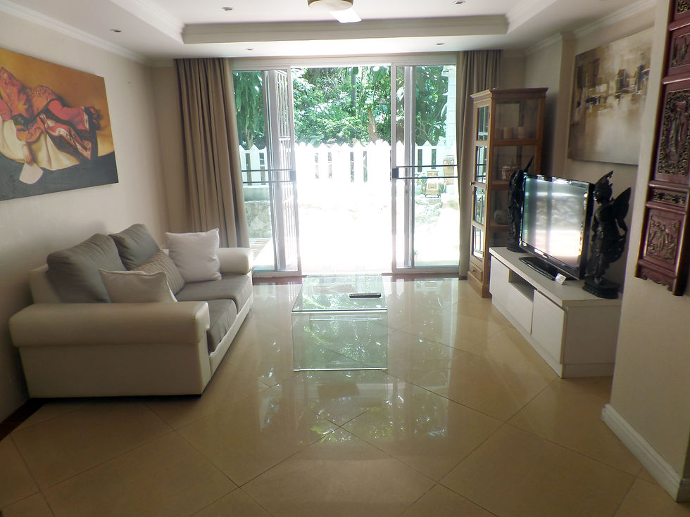 Lounge room 2.jpg
