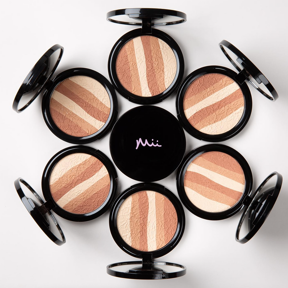 Thumbnail: Glamorous trio bronzing face finish