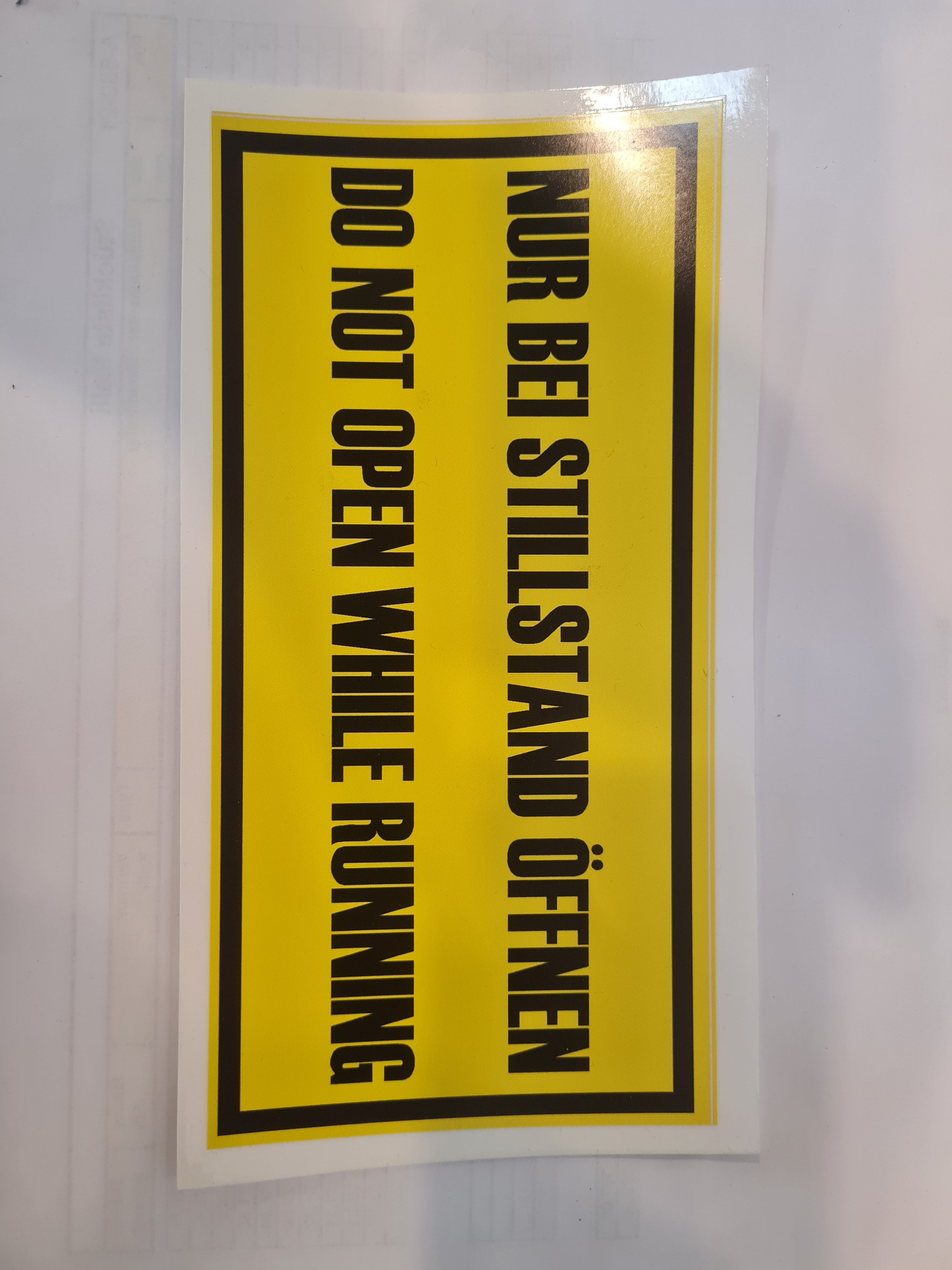 Nur bei Stillstand öffnen