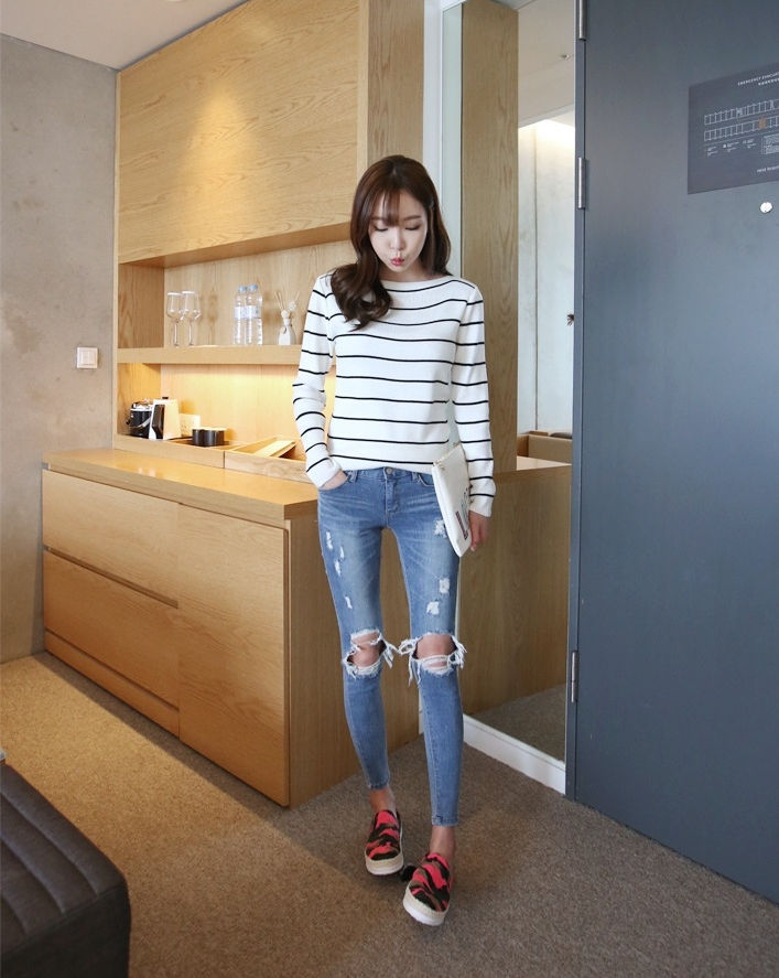 縮圖：膝蓋破洞柔軟彈性牛仔褲