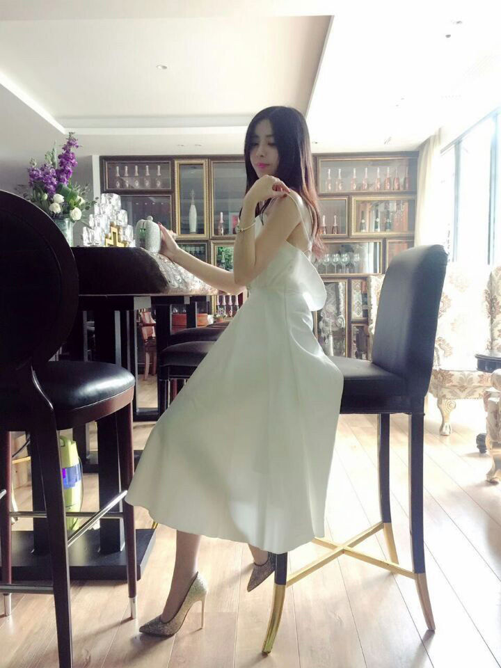 縮圖：名媛風性感露背收腰洋裝