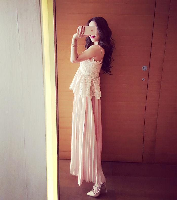 縮圖：露肩蕾絲鉤花百摺雪紡長洋裝