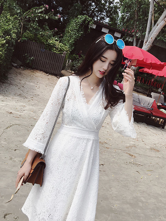 縮圖：V領鏤空蕾絲喇叭袖高腰洋裝