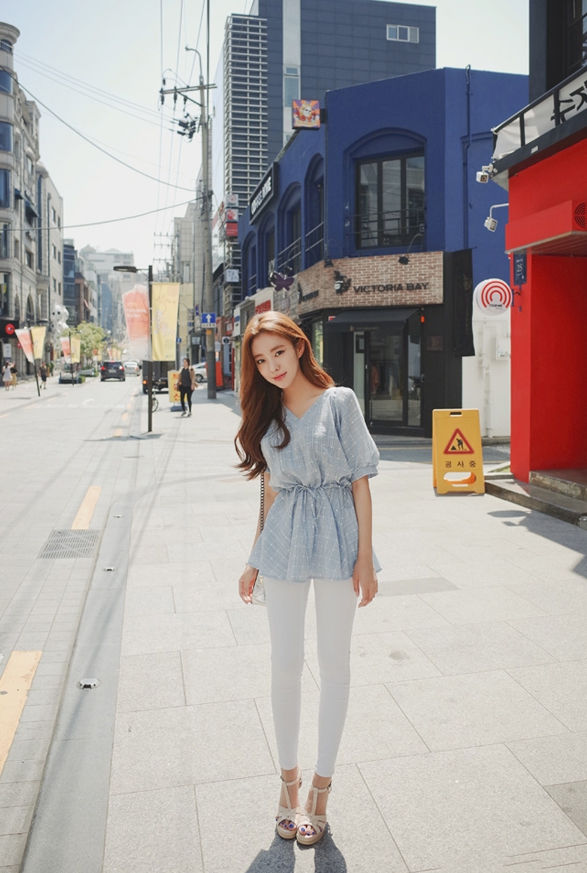 縮圖：荷葉領收腰顯瘦棉麻上衣