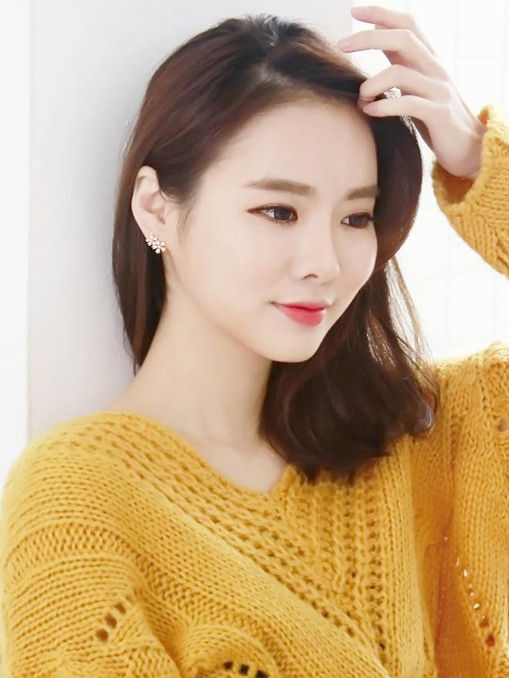 縮圖：時尚鋯石花朵耳環