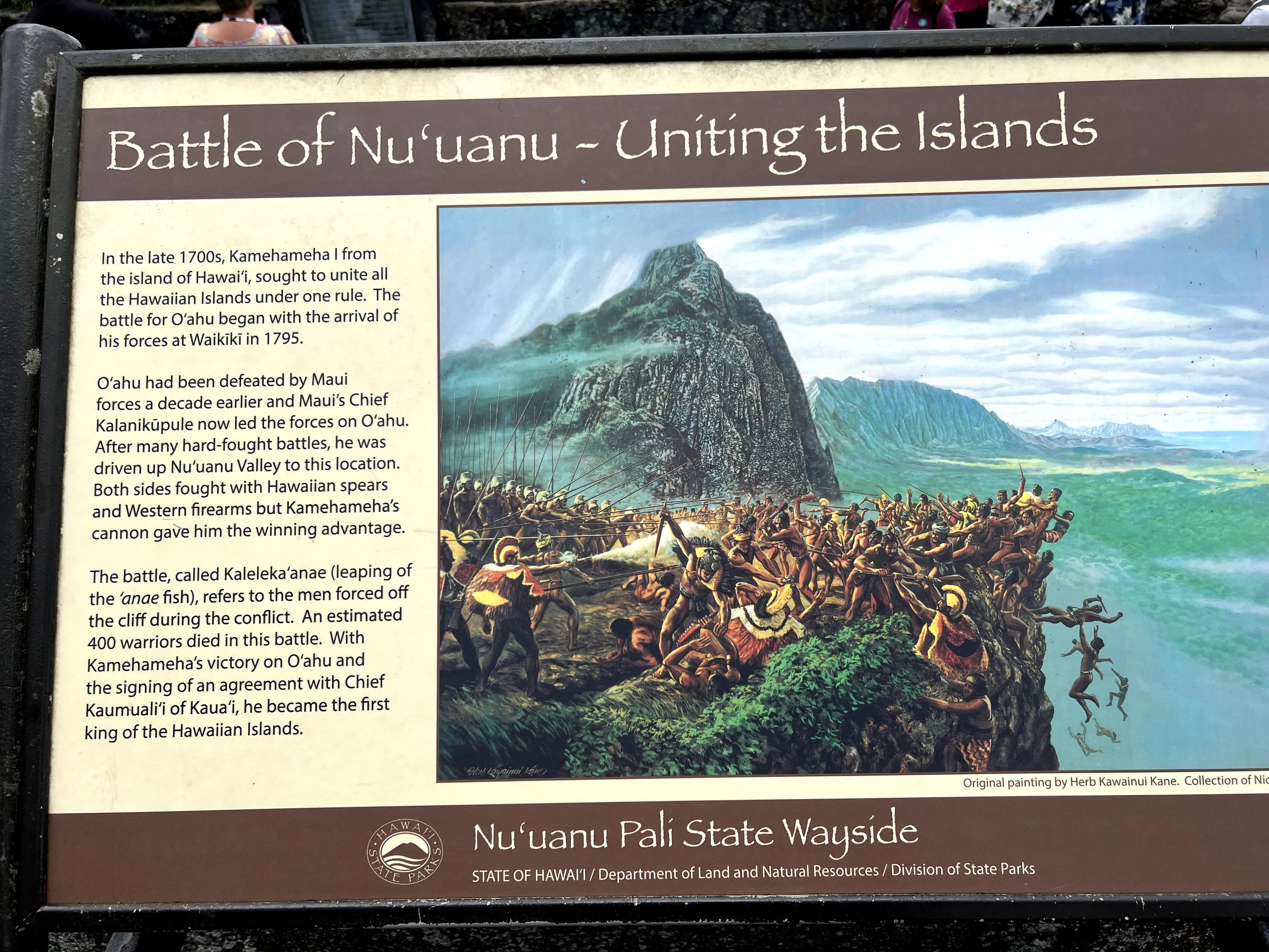 History of the battle of Nu'uanu  in Hawaii. 