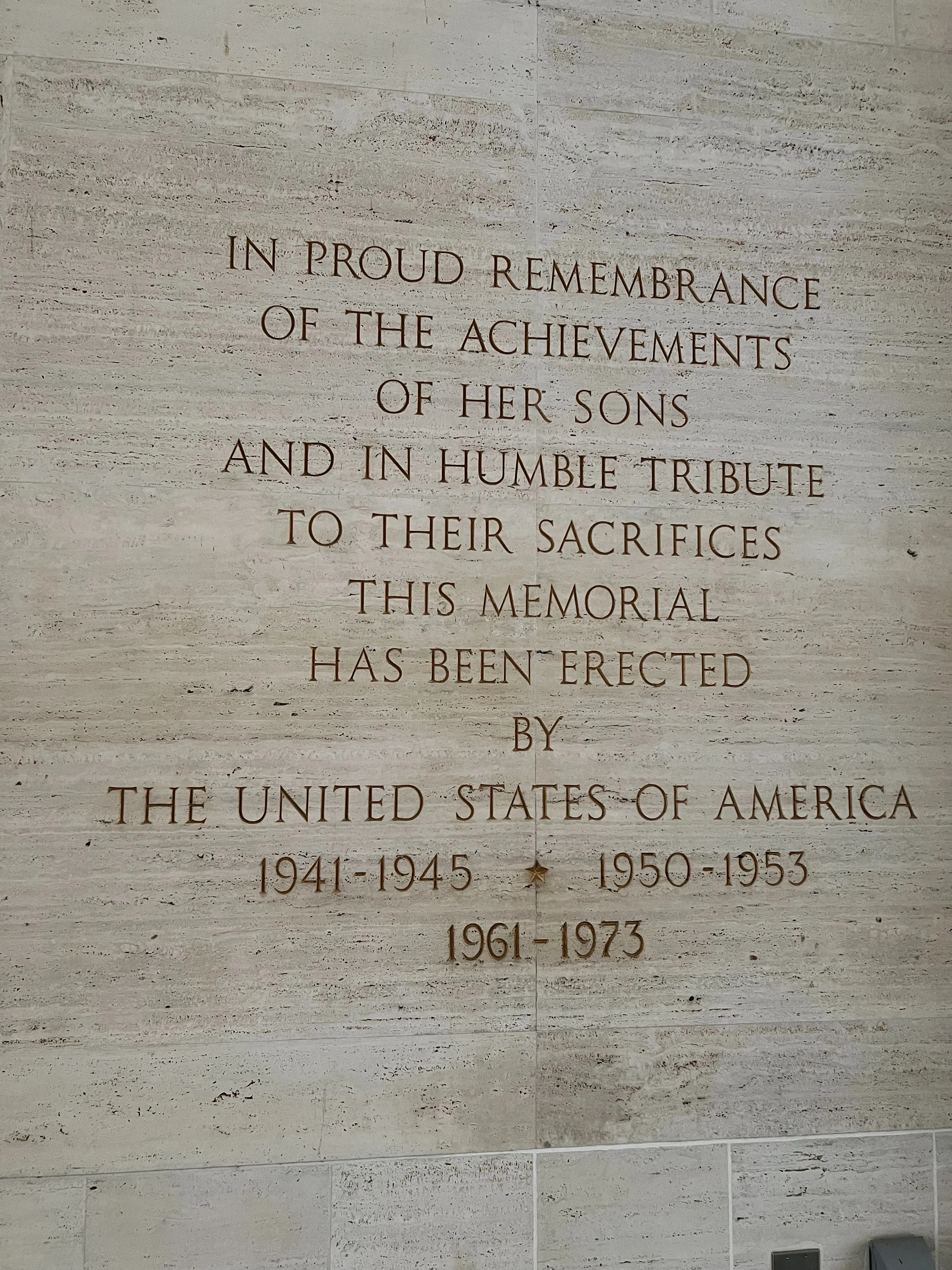 Plaque for military sacrifices at the Honolulu Memorial. 