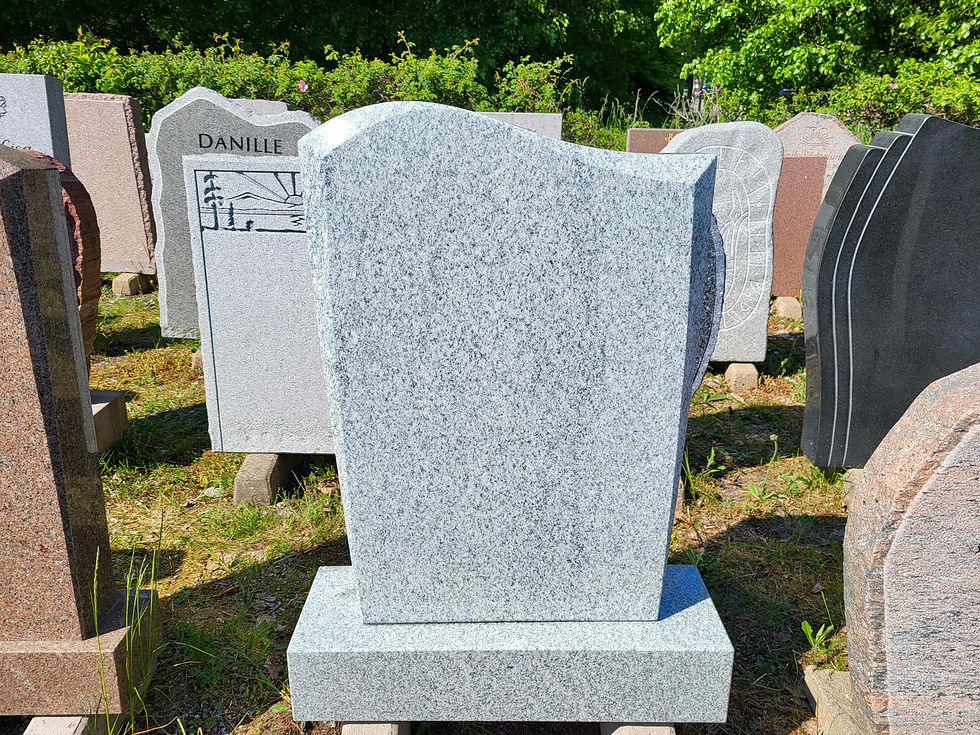 Gravsten L4 i vit gnejs