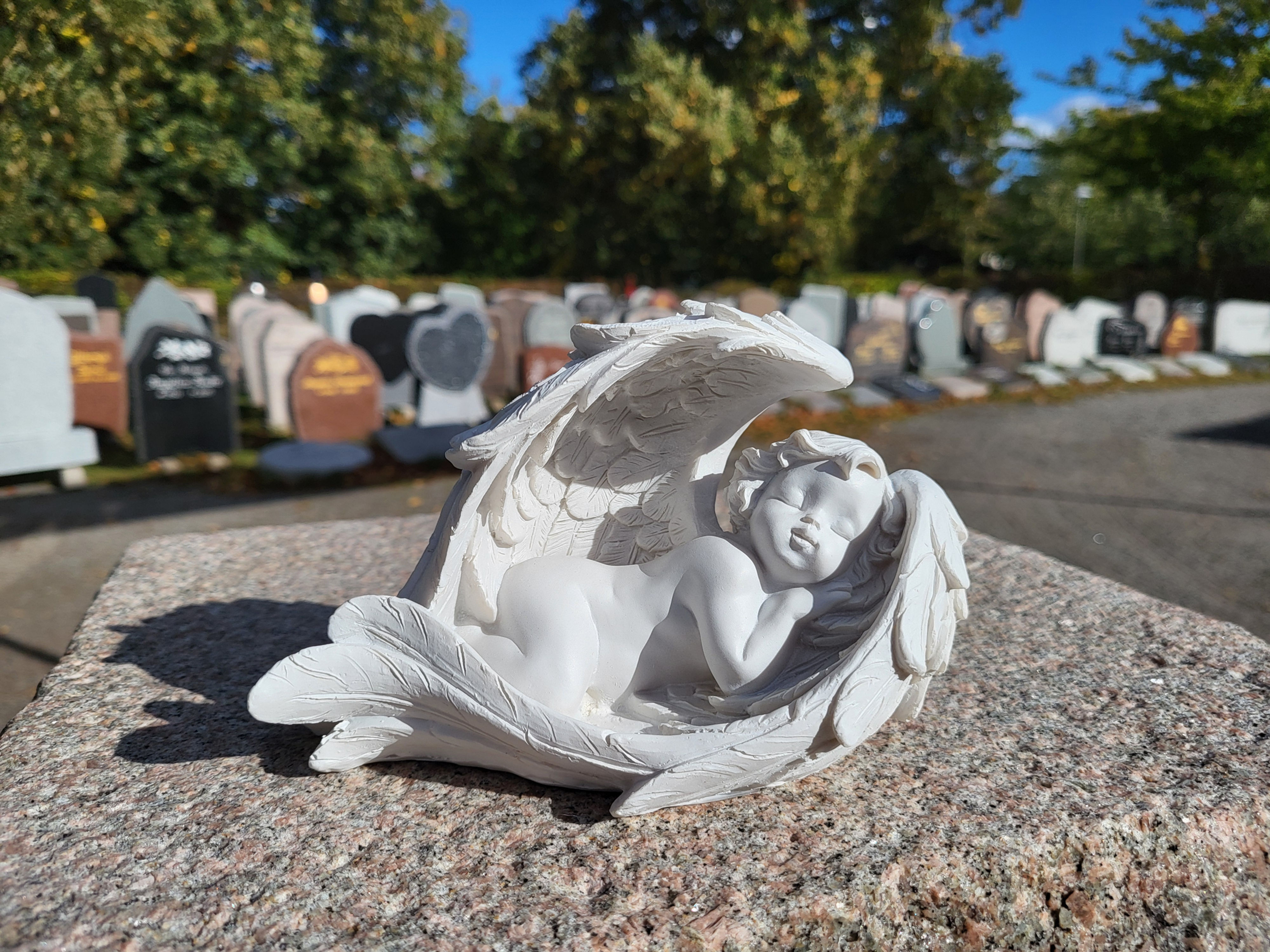 Sovande ängel i vinge LED med skiftande färger