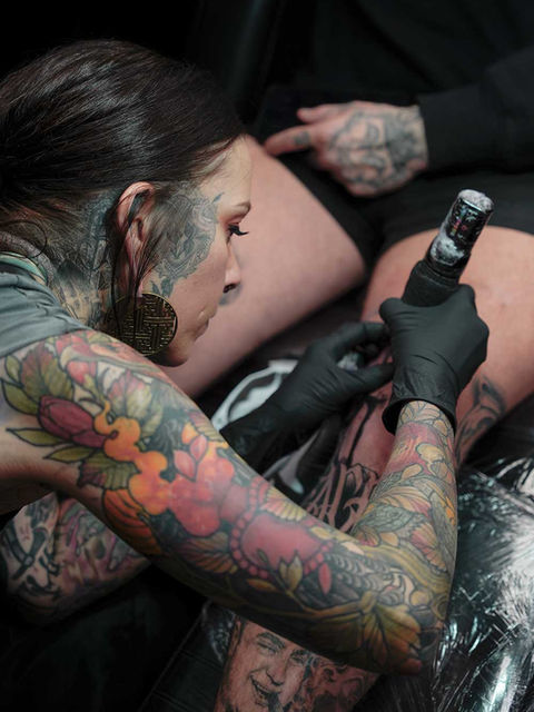 thigh tattoo being drawn by tattoo studio owner toni moore