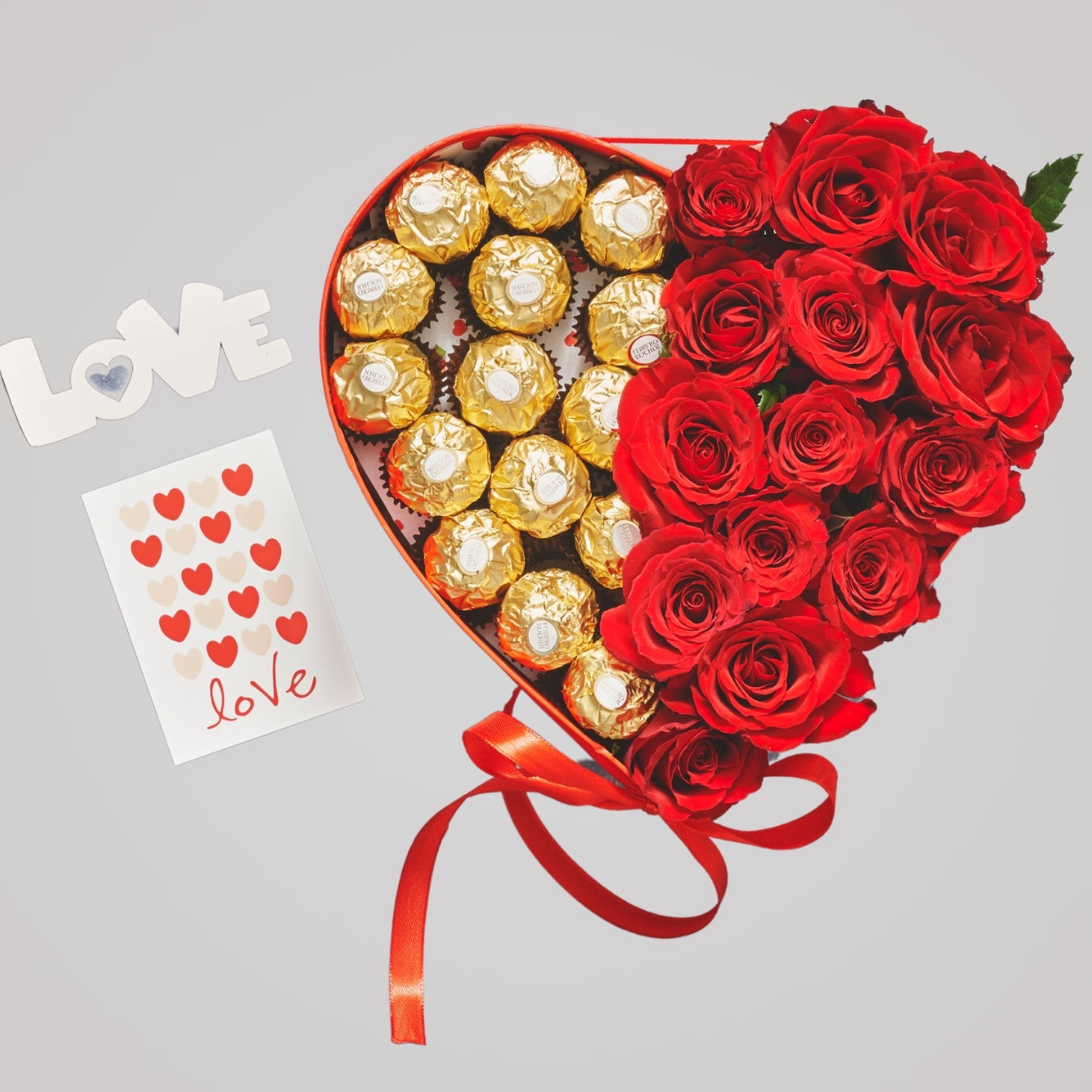 Kærlighedsgaveæske med Ferrero Rocher og Roser