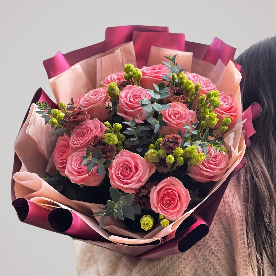 Lyserød Glæde: Roser og Grønt