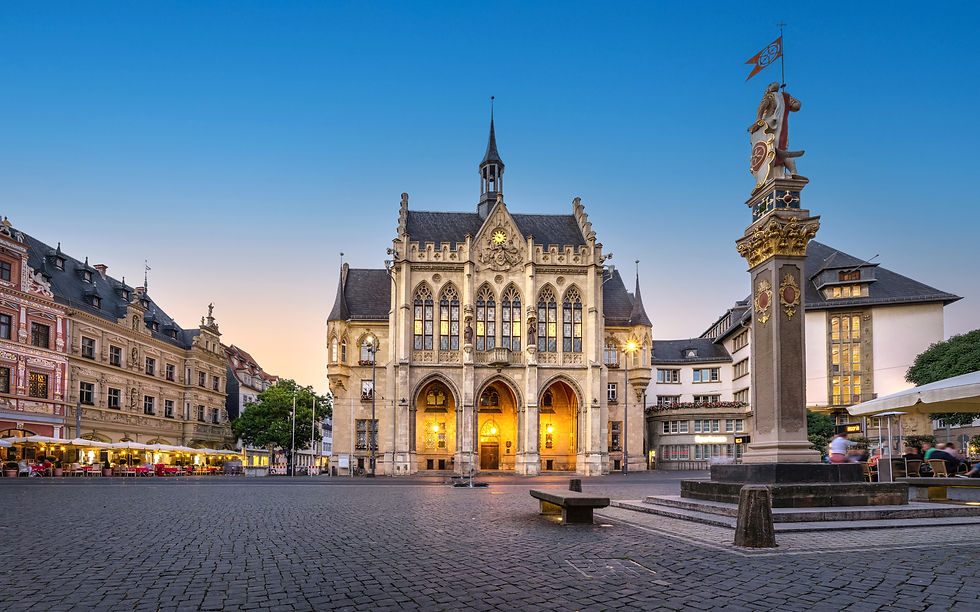 Panorama of Fischmarkt square with historic Town Hall in Erfurt, Germany.jpg