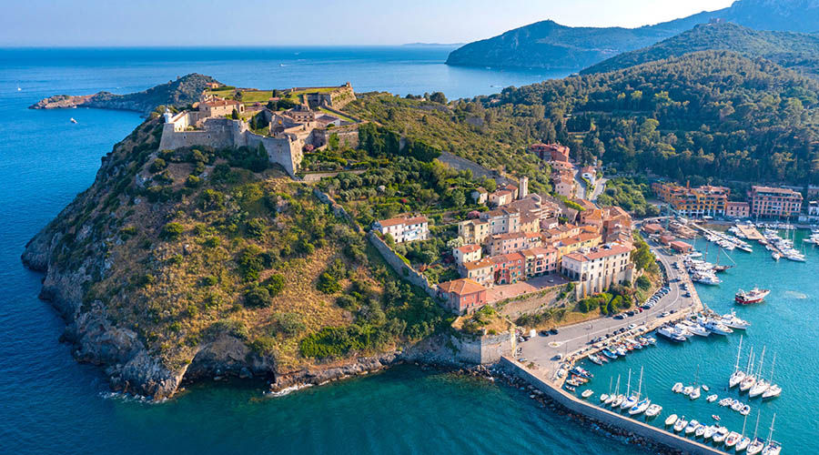 In auto da Cortona: itinerari estivi tra mare, borghi e montagne fresche. Ep. 1 : Da Cortona alla Maremma: itinerario in auto tra mare, borghi e natura selvaggia