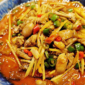 半汤牛蛙 Bullfrog in Pickle Chili